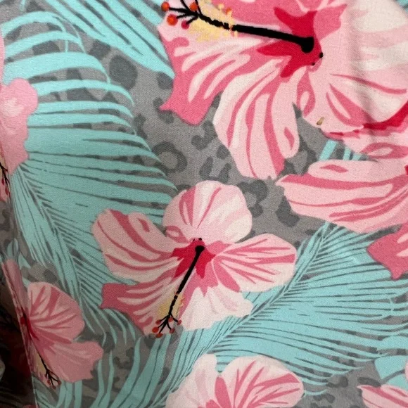 Prints by Maevn scrub top - Picture 3 of 3